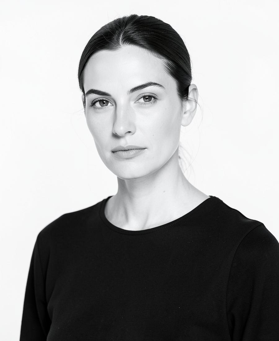 Portrait of Maeva Vera, co-founder and furnishing director of Maison Quari Vera